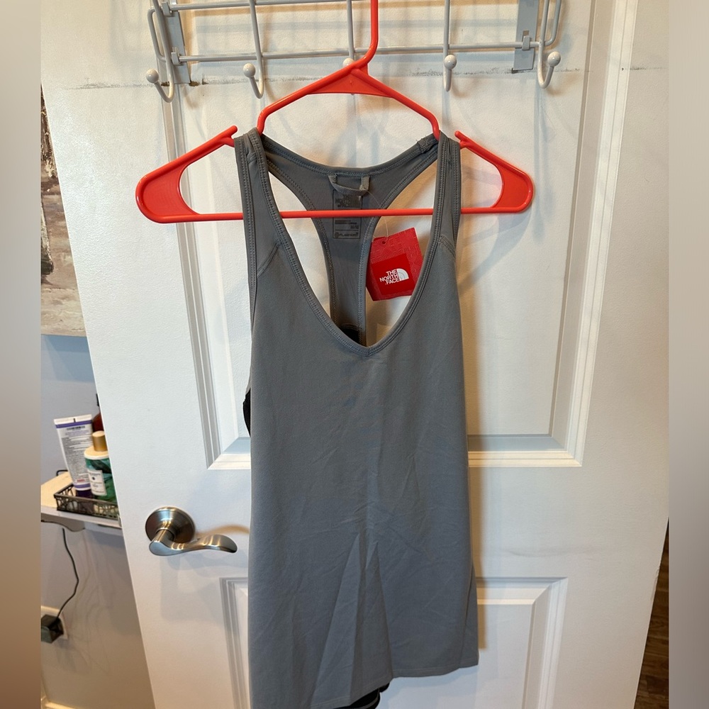 *NEW* Sz M* Women’s north face tank